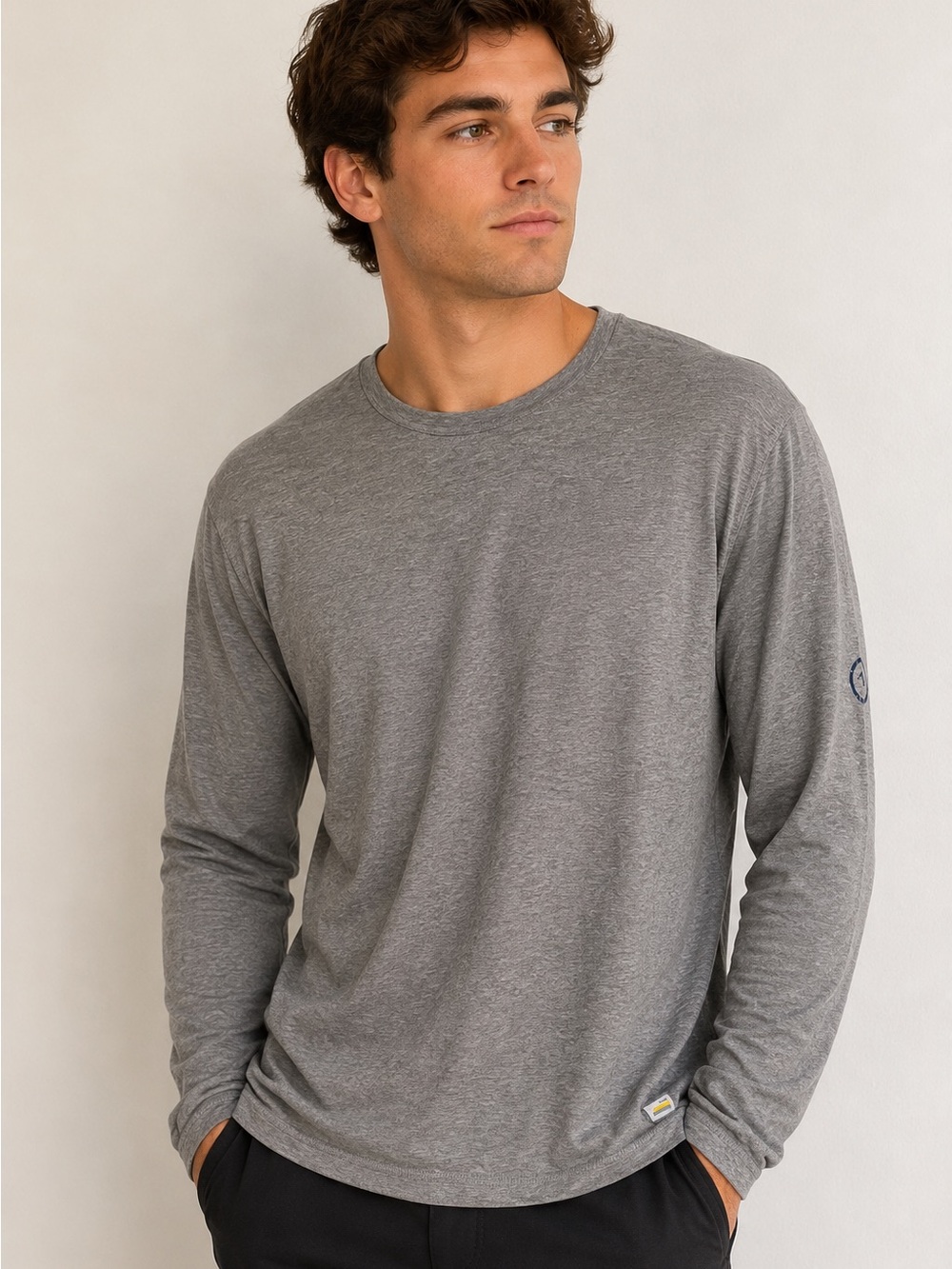 Vuori Men's Grey Long-Sleeve Crewneck Tee Shirt Size XL